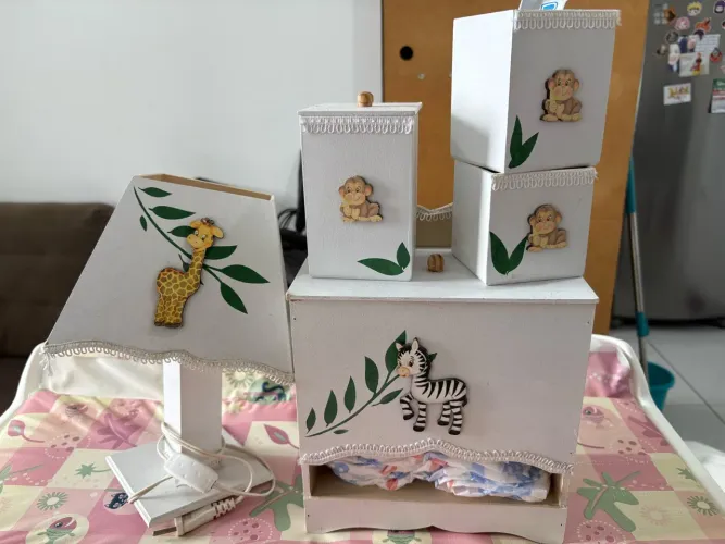 Kit abajur com porta fraldas 