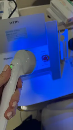 Fluence Htm é caneta de led azul e laser vermelho