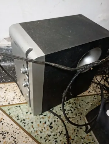 Caixa pequena Subwoofer