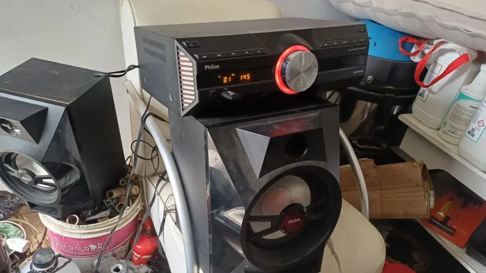 Som philco ph1700bt saída queimado vai com as 3 caixas 