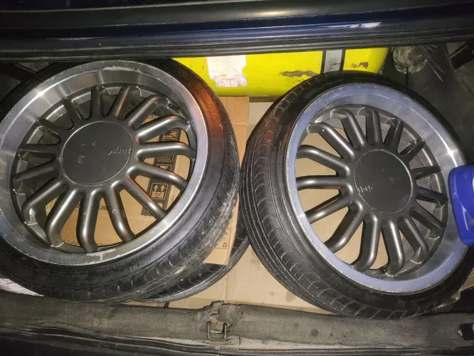 Vendo ou troco rodas 17 com pneus em PS5