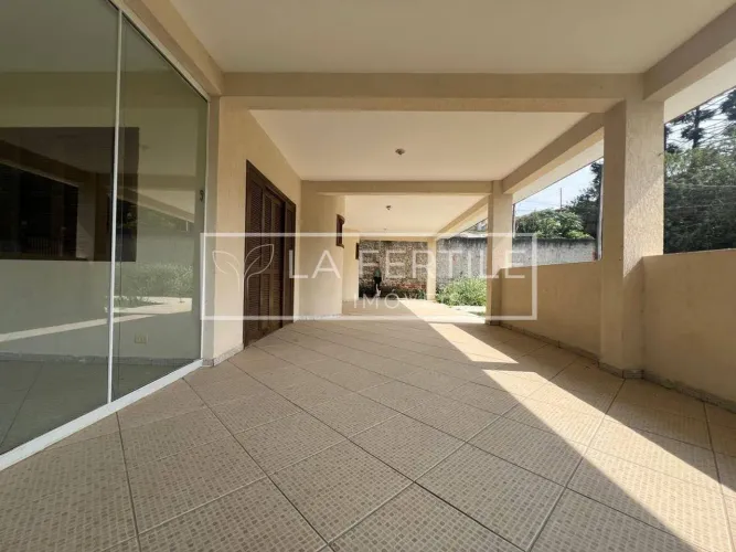 Casa com 3 Dormitórios, 1 Suíte, 250 m², Aluguel de R$ 2.600 + Taxas - Vila São Tiago, Pir