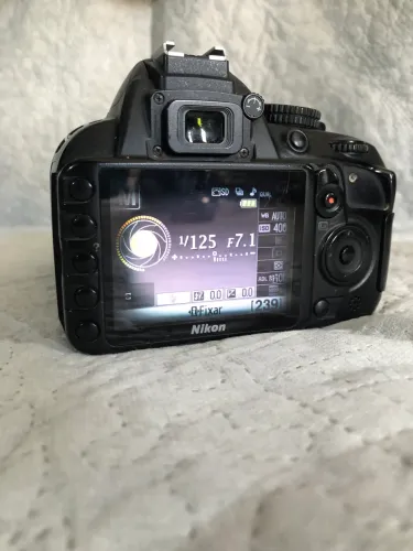 Câmera nikon 3100
