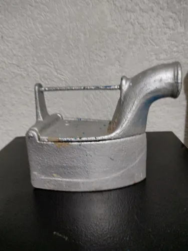Ferro de passar roupa antigo ( ferro à brasa)