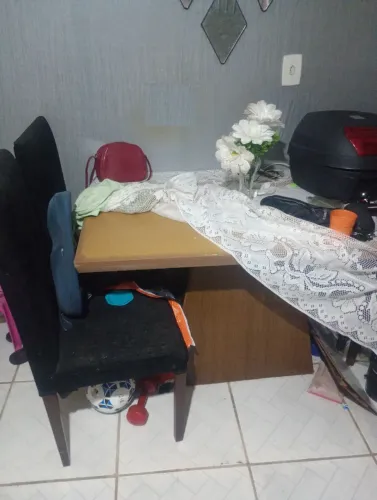 Mesa com 4 cadeiras