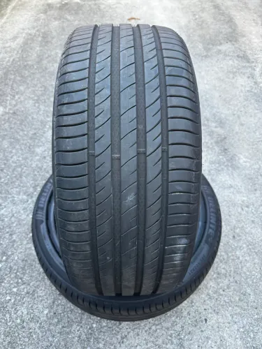Pneu Delinte 245/40/21