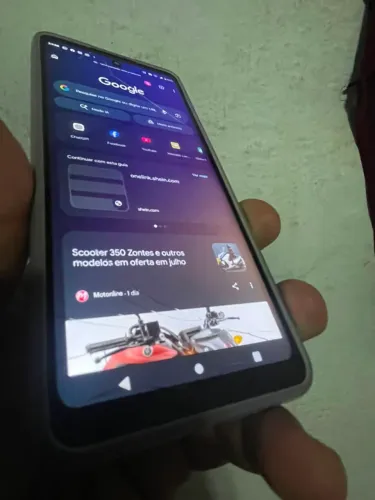 Motorola G60S com tela trincada