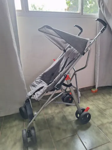 Carrinho de bebe compacto dobrável