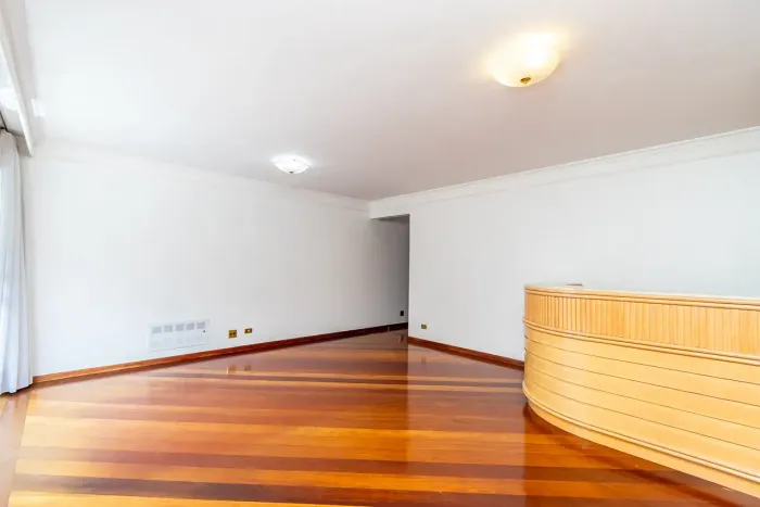 Apartamento 178m², Sacada, 3 quartos, 1 suíte, 2 vagas. Bairro Batel