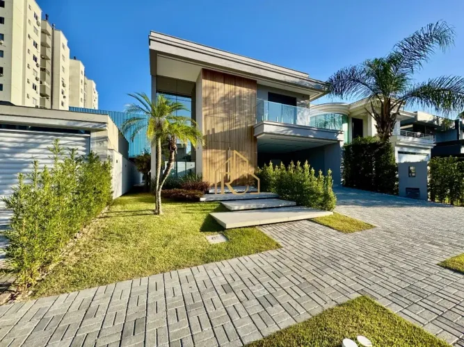 Casa em COND FECHADO na Pedra Branca - 297m²