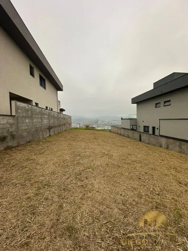 TERRENO EM CONDOMINIO FECHADO EM BOM JESUS DOS PERDOES