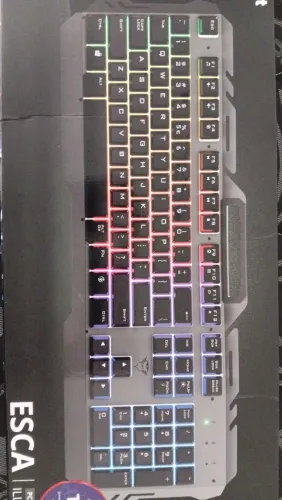 Teclado gamer 100% mecânico de metal 