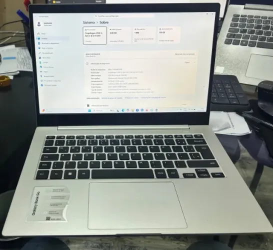 Samsung Galaxy Book Go ultrafino
