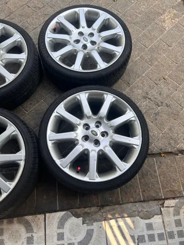Jogo de rodas Land Rover 5x100 com pneus 205/35 novos