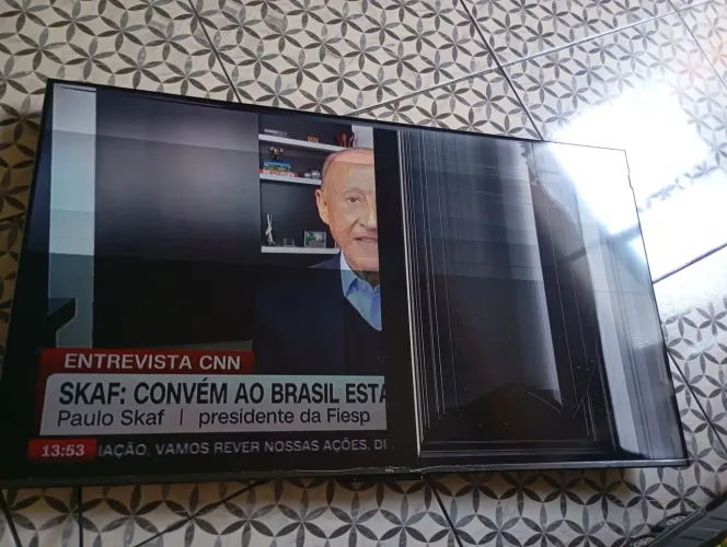 Tv para retirada de peças