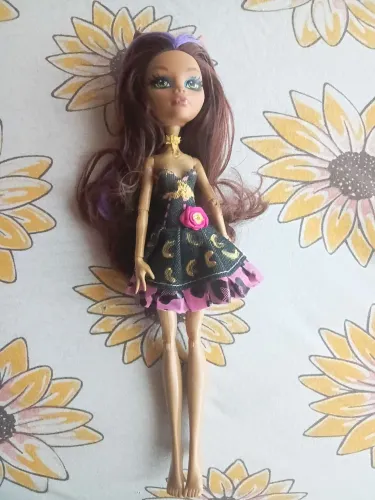 Boneca clawdeen