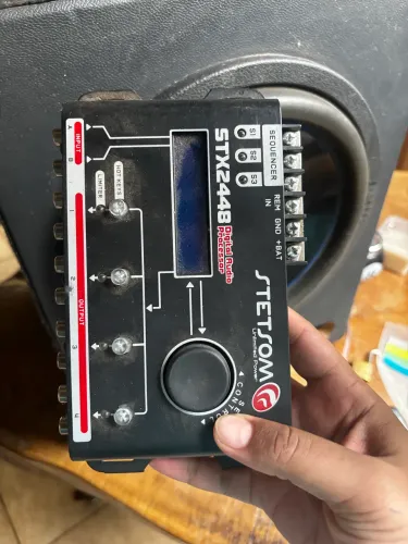 Amplificador / Crossover / Caixa de grave / Som automotivo