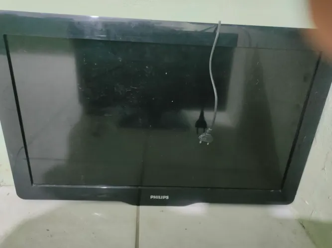 Televisão para retirada de peças