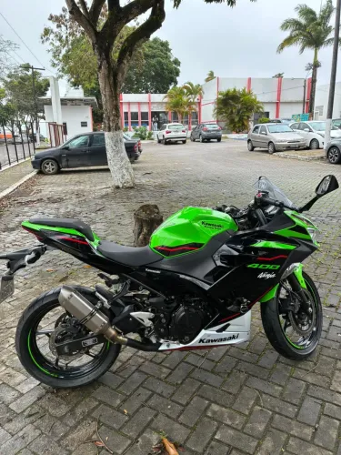 Moto Kawasaki Ninja 400 KRT Edition 2022 Impecável Pouco Rodada