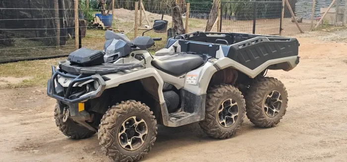 Canam 6x6 ano 2015 1000cc