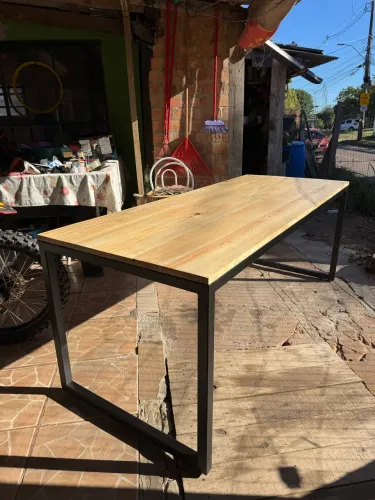 Mesa de jantar industrial