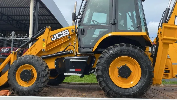 RETROESCAVADEIRA JCB ALUGUEL 