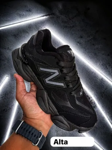 New Balance 9060 Triple Black | All Black | Design Robusto, Tecnologia de Amortecimento