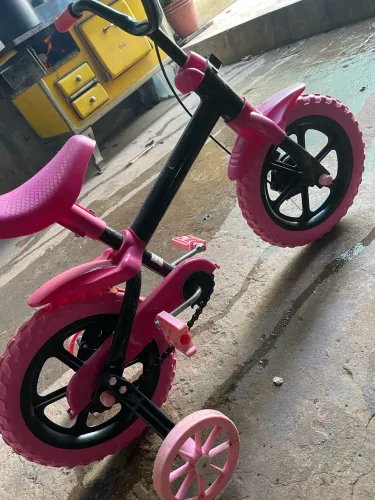 Bicicleta rosa infantil *Aceita proposta*