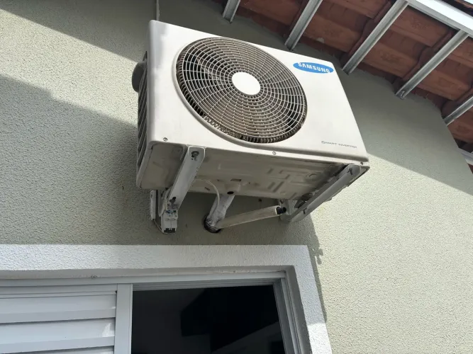 Vendo ar condicionado Samsung funcionando , porém não está segurando gás