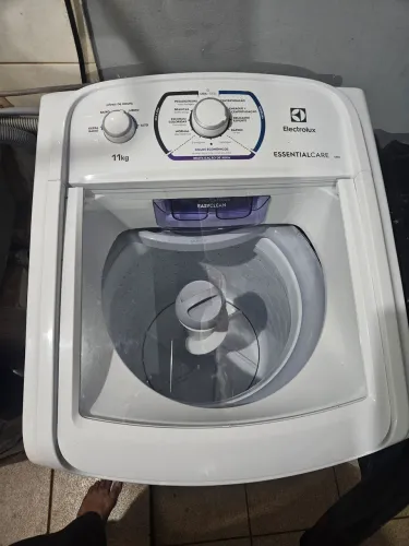 Máquina de Lavar Electrolux 11kg Essential Care LES11 - 3 meses de uso - 127V