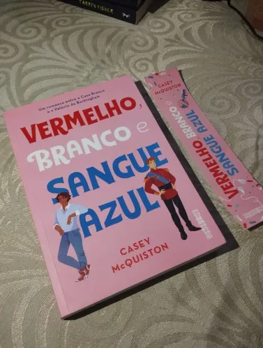 Livro: Vermelho, branco e sangue azul + marca página.