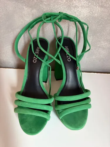 Sandália verde Arezzo