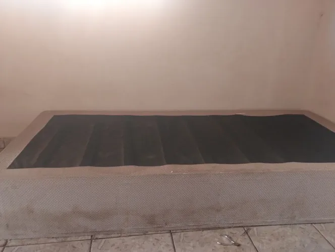 Vende-se base de cama box 