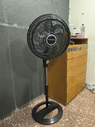 Ventilador Mondial com Base