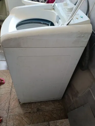 Vendo máquina de levar está com vazamento em baixo não enche de água 