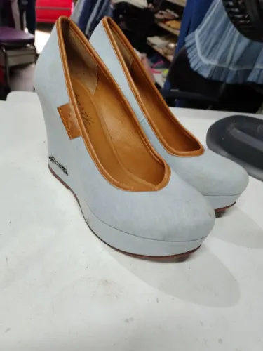 Sapato Anabela cor azul jeans claro n36