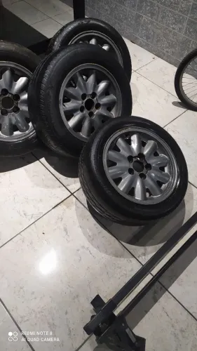 Roda de magnésio montada com pneus meia vida