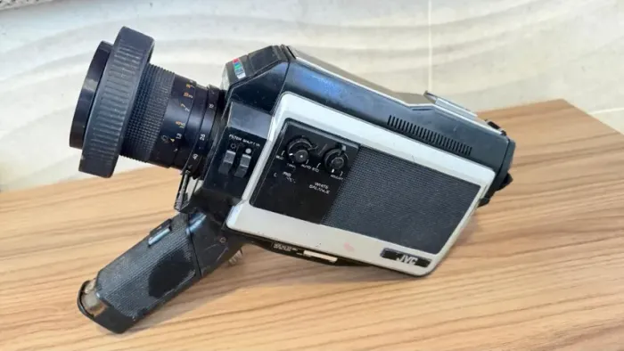 FILMADORA JVC GX-88U (PARA CONSERTO OU APROVEITAR PEÇAS)
