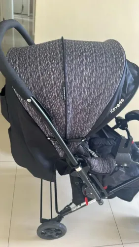 Carrinho de bebê + bebe conforto 