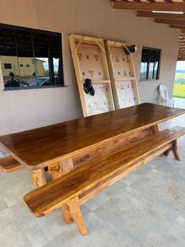 Mesa de madeira rústica 