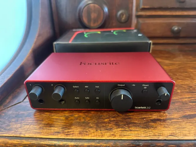 Interface Focusrite Scarlett 2i2 4th gen