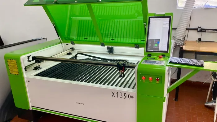 Máquina de Corte a Laser 130x0,90m