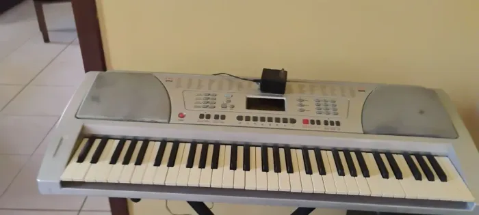 Teclado Hawk + suporte + fonte de energia