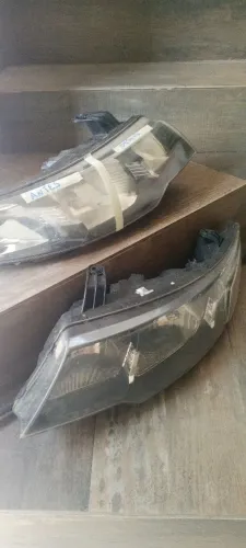 Vende se par de farol cerato