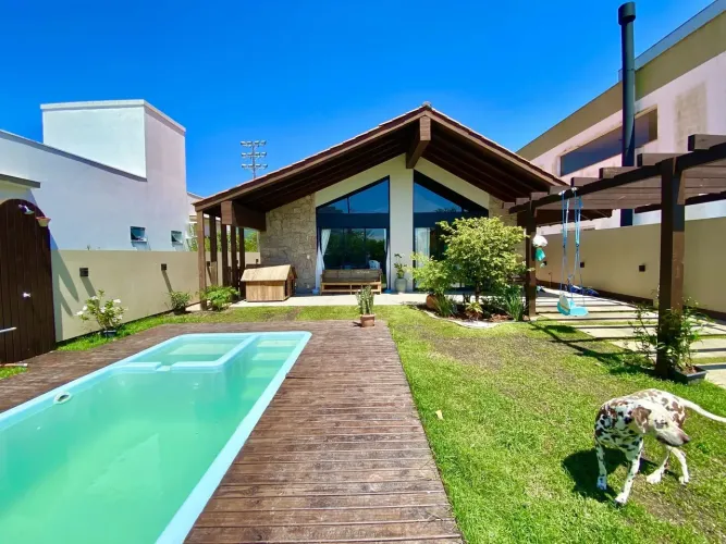 Casa Térrea com 3 dormitorios com Piscina