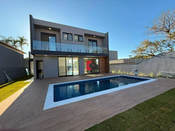 CASA EM CONDOMINÍO COM 04 QUARTOS SENDO 03 SUÍTES E PISCINA AQUECIDA!