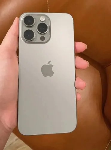 Apple iPhone 15 Pro Max (256 Gb) - Titânio Natural (eSIM)