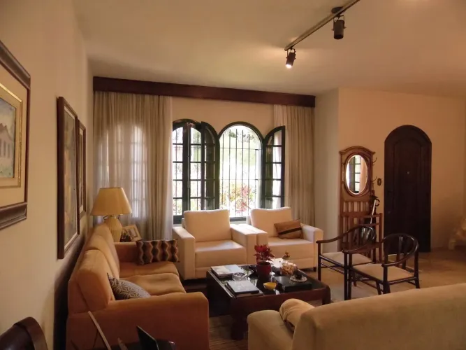 Casa de 2 pavimentos a venda com 4 dormitórios e 291 m² priv., Centro - Florianópolis