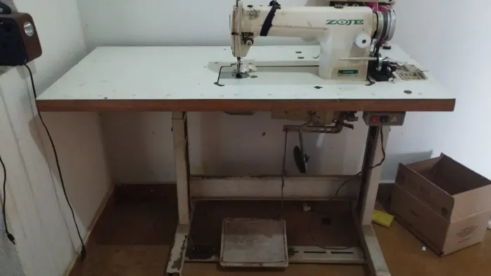 Máquina reta industrial zoje