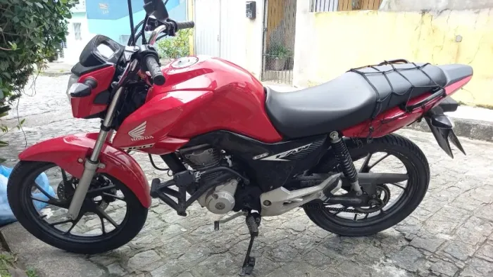 Vende Moto CG Fan 160, Vermelha e Preto, 2020/2021, IPVA Quitado e baixa km e Único. dono.